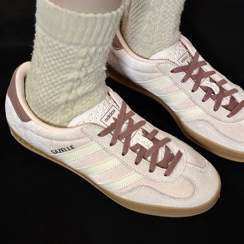 阿迪达斯三叶草GAZELLE奶油慕斯丝绒女子运动休闲T头德训鞋JR0232