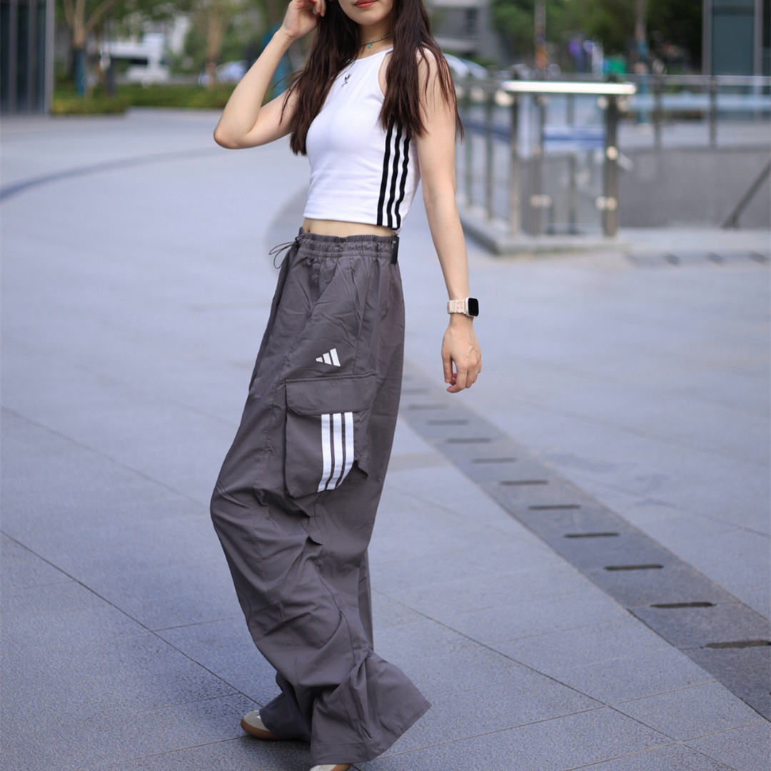 阿迪达斯女子梭织长裤机能风可调节直筒宽松运动休闲伞兵裤JZ2333