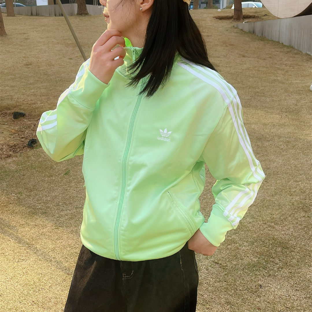 阿迪达斯三叶草女子新款复古经典立领休闲运动宽松夹克外套IP0614