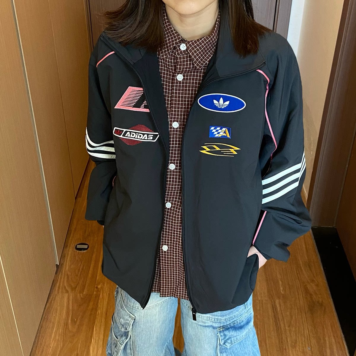 阿迪达斯三叶草外套女装新款赛车风防风服运动休闲立领夹克KG6676