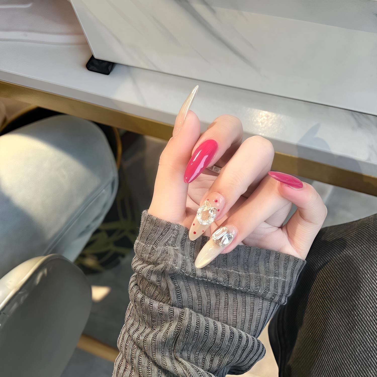手工穿戴甲富家千金玫红色花环钻指甲显白高级感美甲贴片爆闪猫眼