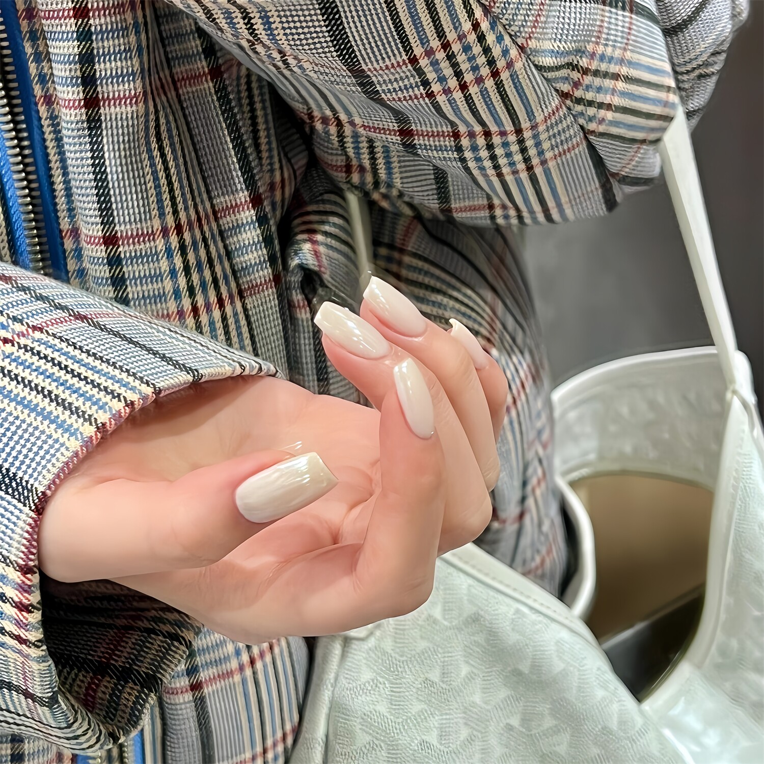 酸奶白月光粉亮面纯色穿戴甲