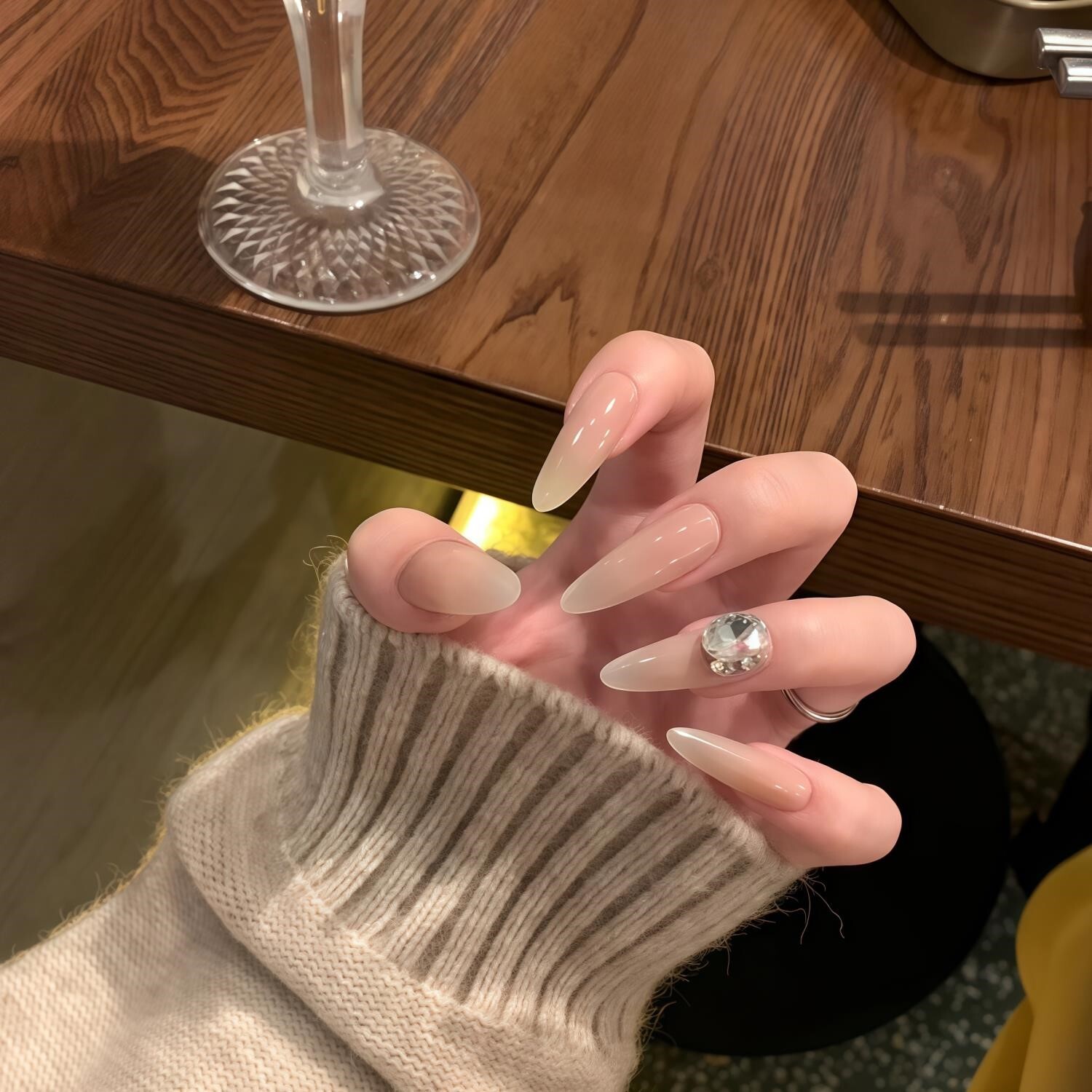 纯手工穿戴甲冰透裸色钻球成品美甲贴片自然显白中长款婚甲婚纱照