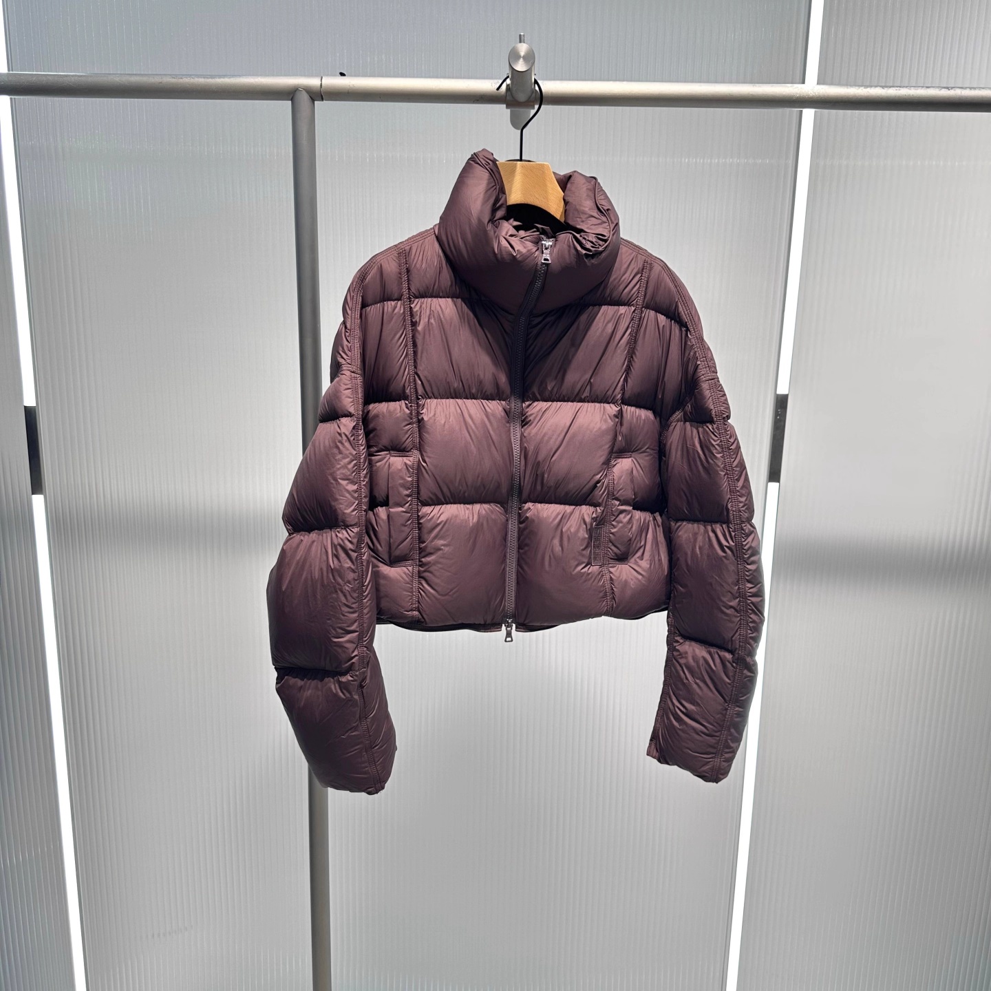 现货艾诺丝2025冬季同款女装宽松立领保暖长袖面包羽绒服AR004143