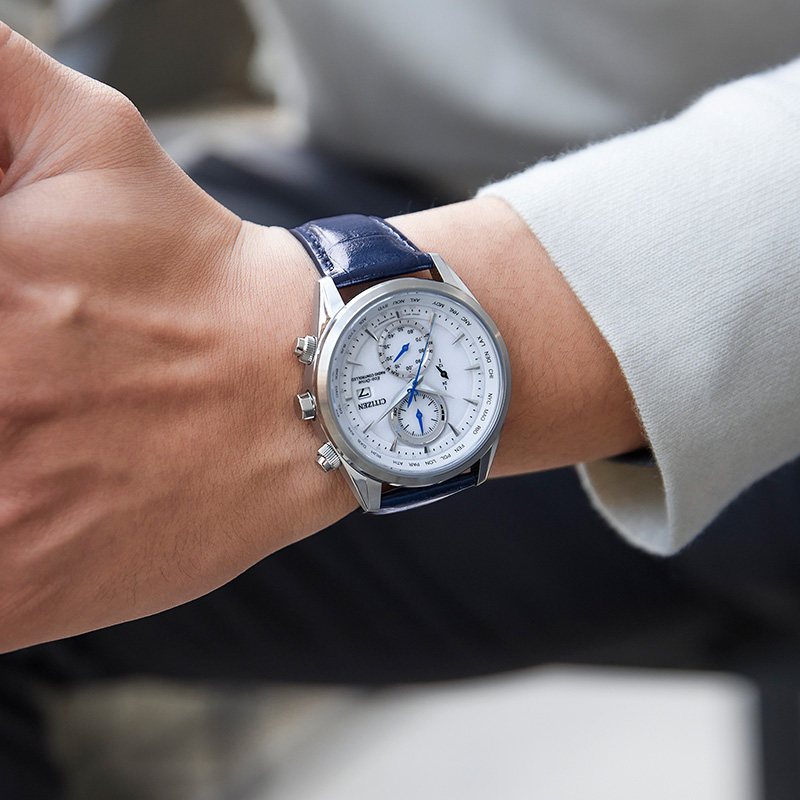 西铁城光动能多局电波皮带小蓝针商务男士腕表新款AT8260-18A日韩