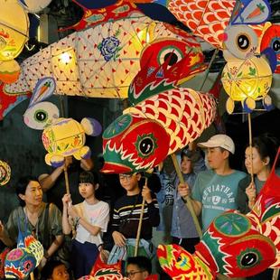 非遗文化鱼灯手持杆可以发光中式国风灯笼布艺防水多色艺术创意灯