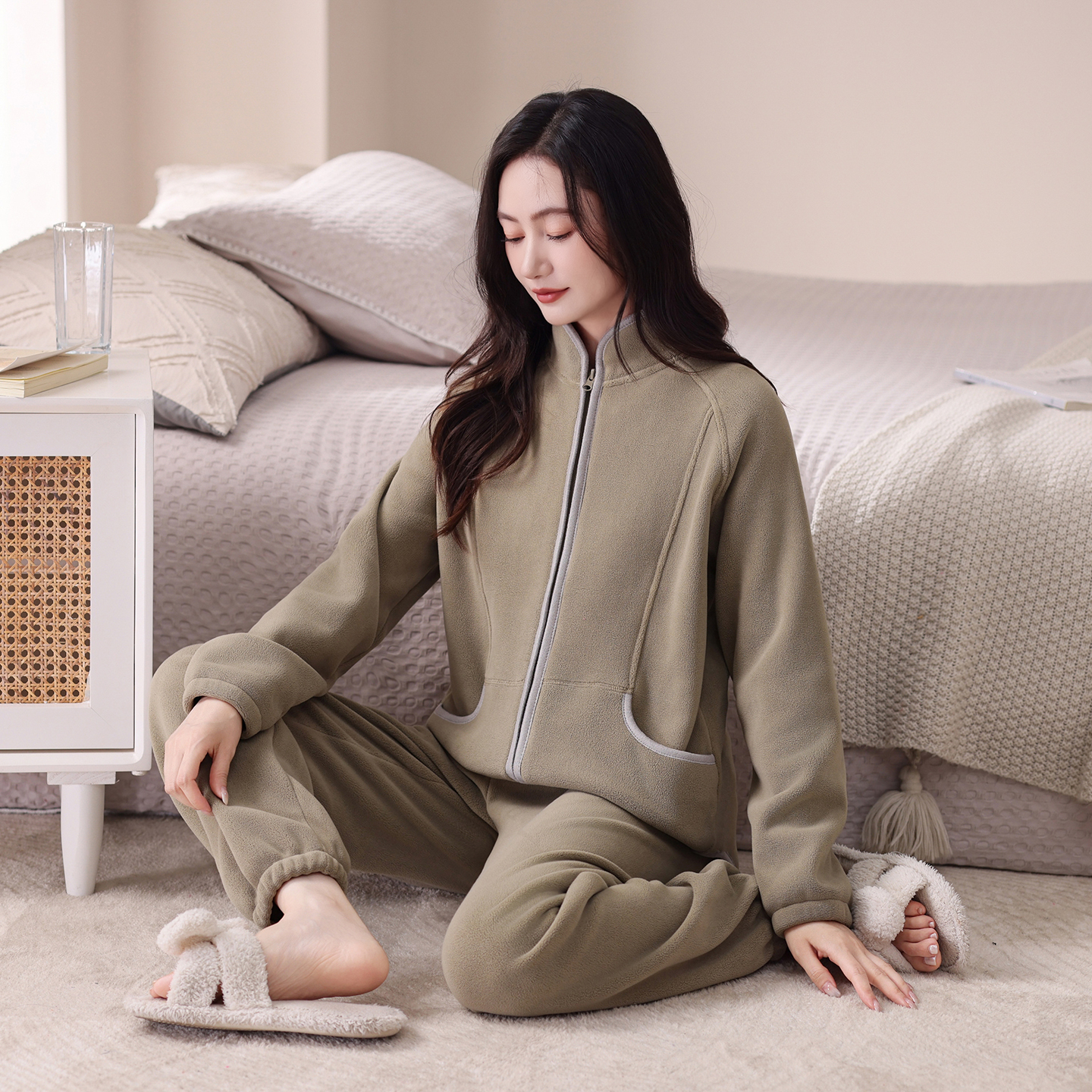 新款加厚保暖珊瑚绒女士睡衣套装