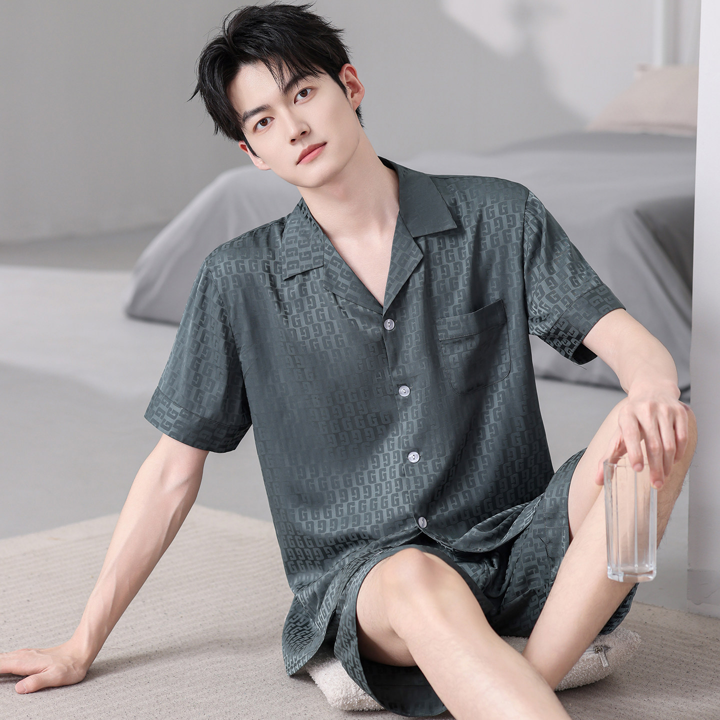 男士睡衣夏季短袖短裤薄款冰丝丝绸男款大码宽松可外穿夏款家居服