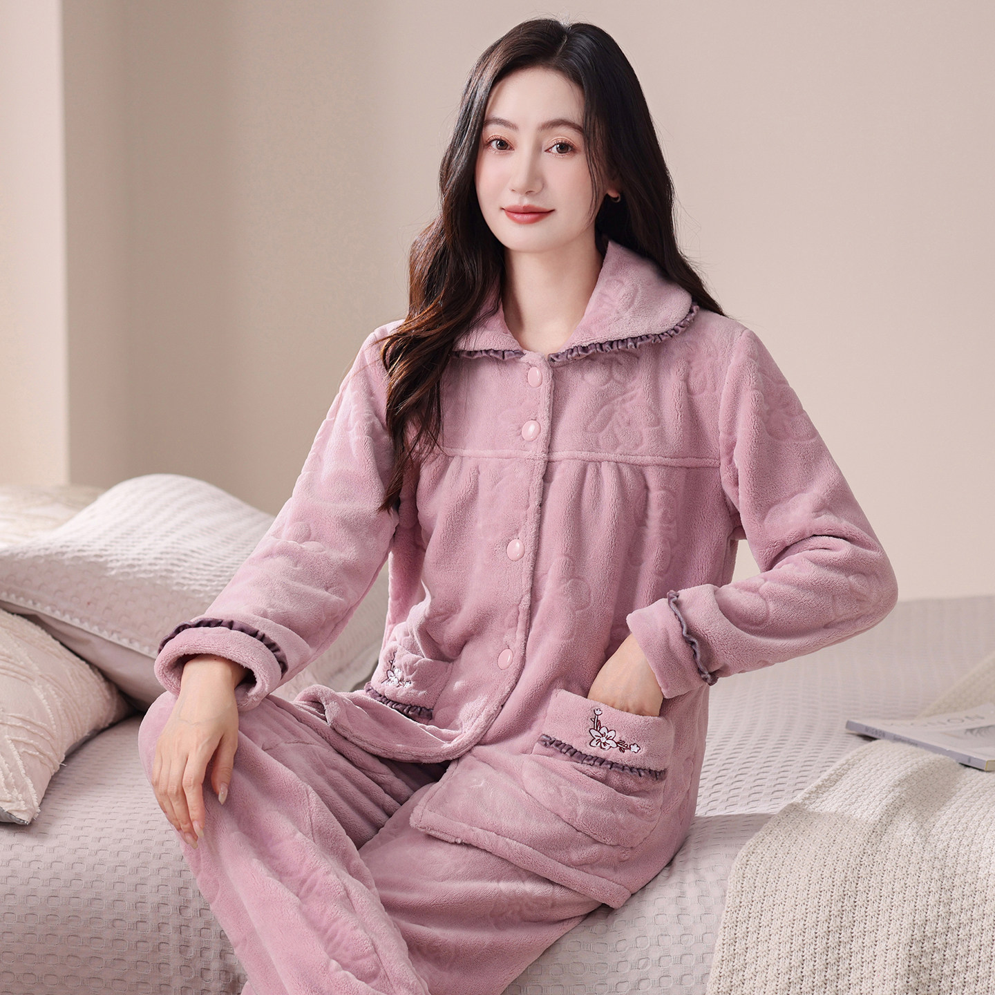 秋冬加厚保暖珊瑚绒女睡衣套装