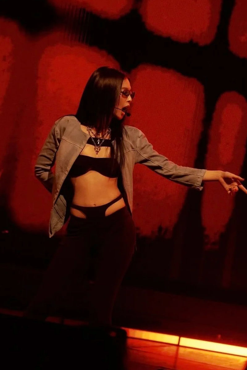 thumbnail for Jin Zhini Jennie's same low-waisted sexy slimming buttocks design hollow bell bottoms small T-pants fake two