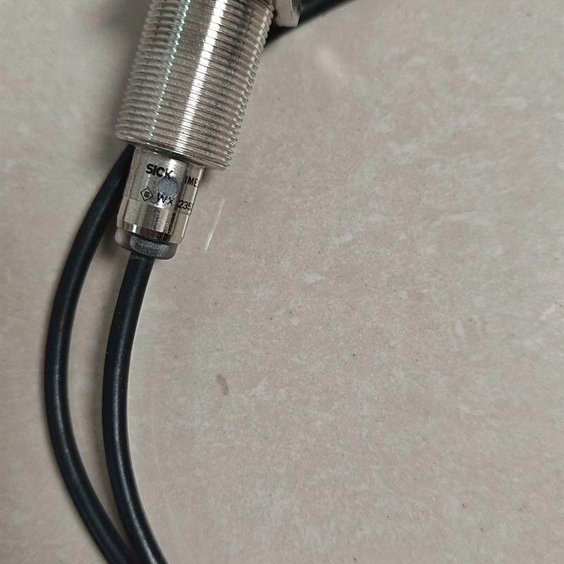 西克IME18-12NPSZW2S接近开关订货号10409 - 实物图