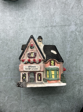 孤品出口欧镇陶瓷老房子圣诞玩具店咖啡店手绘家居收藏家用装饰品