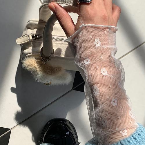 三色 温柔法式ins春季新款小花朵蕾丝内搭长袖T恤打底衫上衣韩国