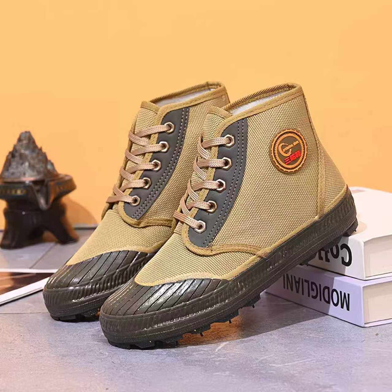 防滑耐磨工地干活高帮防水黄胶鞋劳保鞋男户外工作登山三防防护鞋