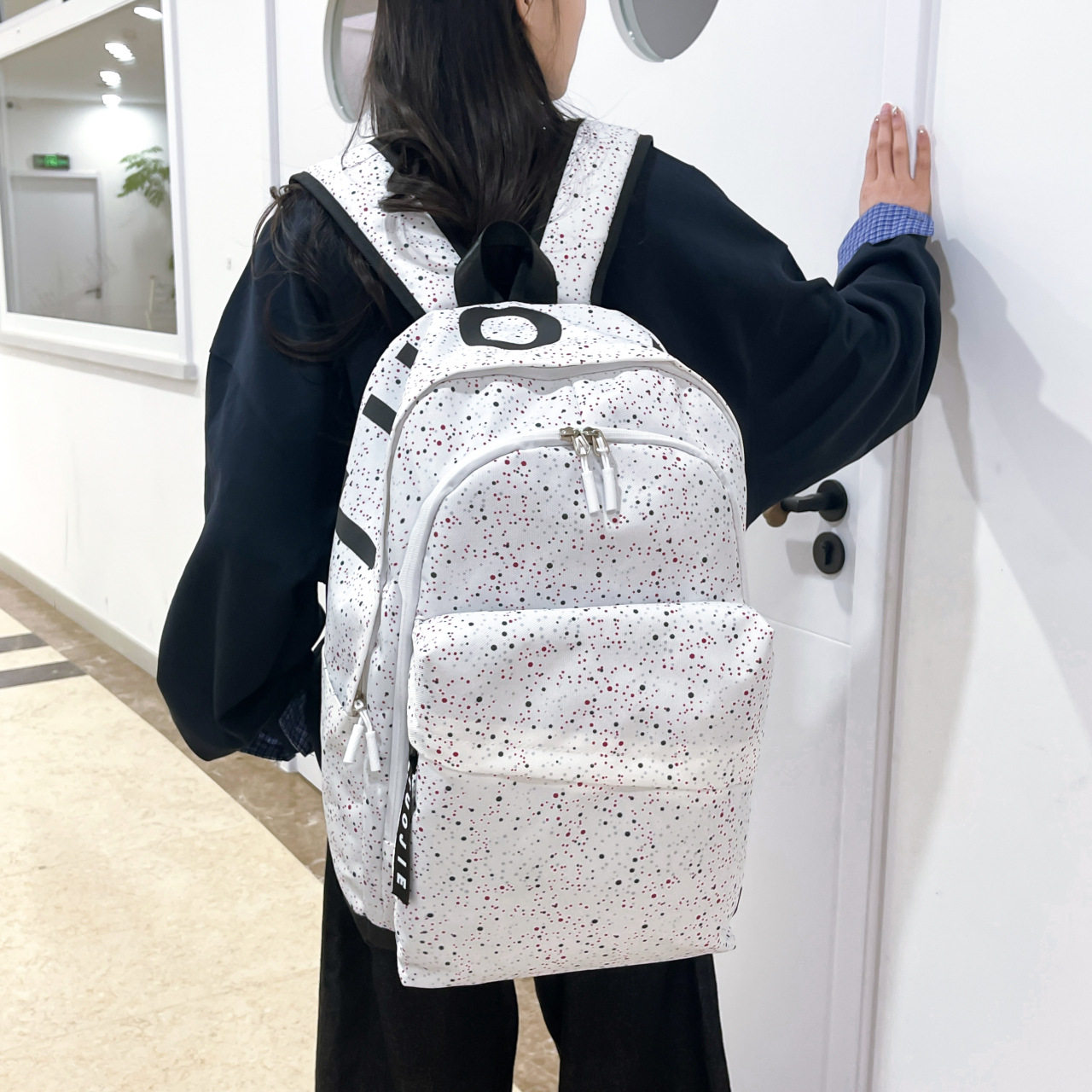 新款满天星女学生大容量双肩包