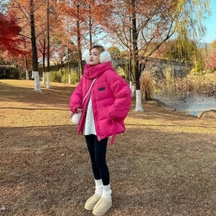 特大码火龙果色冬季连帽设计感加厚保暖宽松防寒棉服外套女面包服