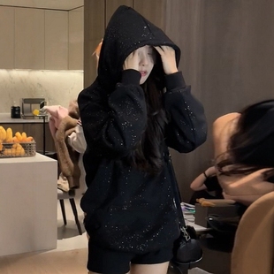 时尚连帽长袖休闲百搭黑色卫衣女秋冬新款高级感繁星闪闪保暖上衣