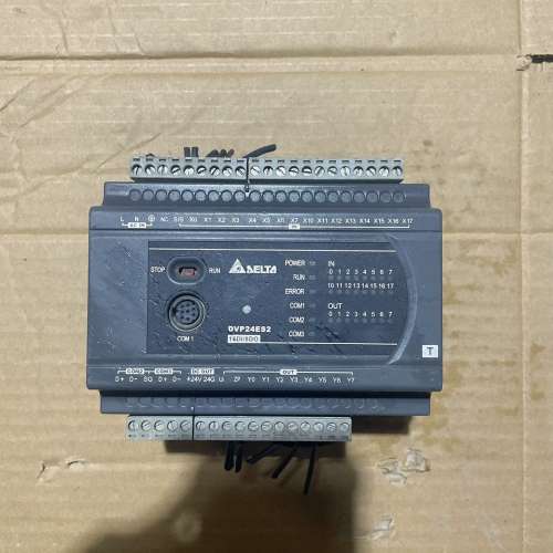 适用PLC控制器，DVP24ES200T，1台，成色如图议价