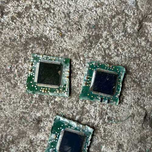 适用SAF-XC164CS-16F40F！EP1K10TC144议价