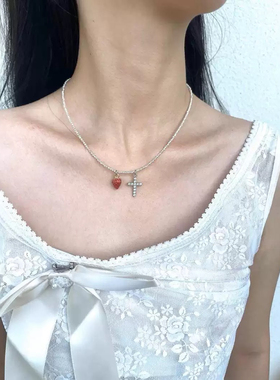 韩国东大门新款可爱草莓十字架超闪项链女ins设计感高级锁骨链潮