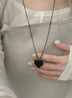 韩国东大门新款爱心串珠项链女长款毛衣链轻奢小众锁骨链配饰