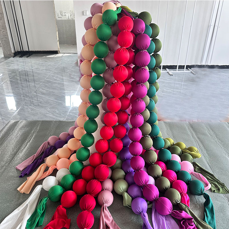 婚庆道具彩色布艺球串装饰