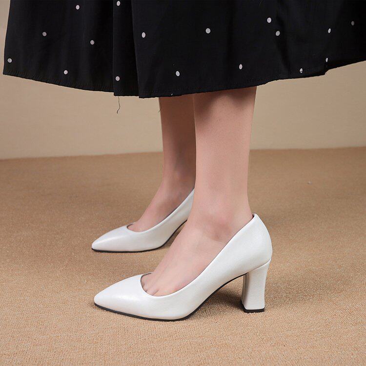 尖头白色粗跟高跟鞋女低跟3cm浅口学生工作鞋大码软皮职业演出单