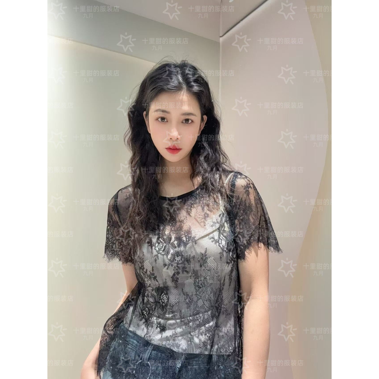 夏季百搭 两色蕾丝短袖 新款轻奢超软气质蕾丝显瘦短袖镂空圆领