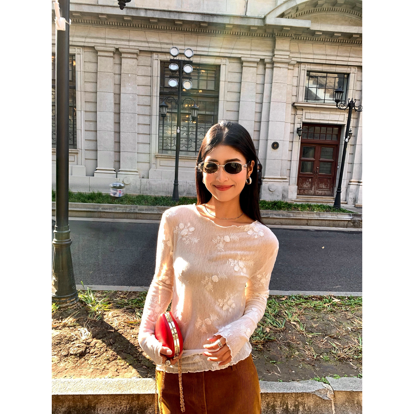 今屿花花 长袖t恤女2026新款早春刺绣网纱上衣白色打底衫可外穿