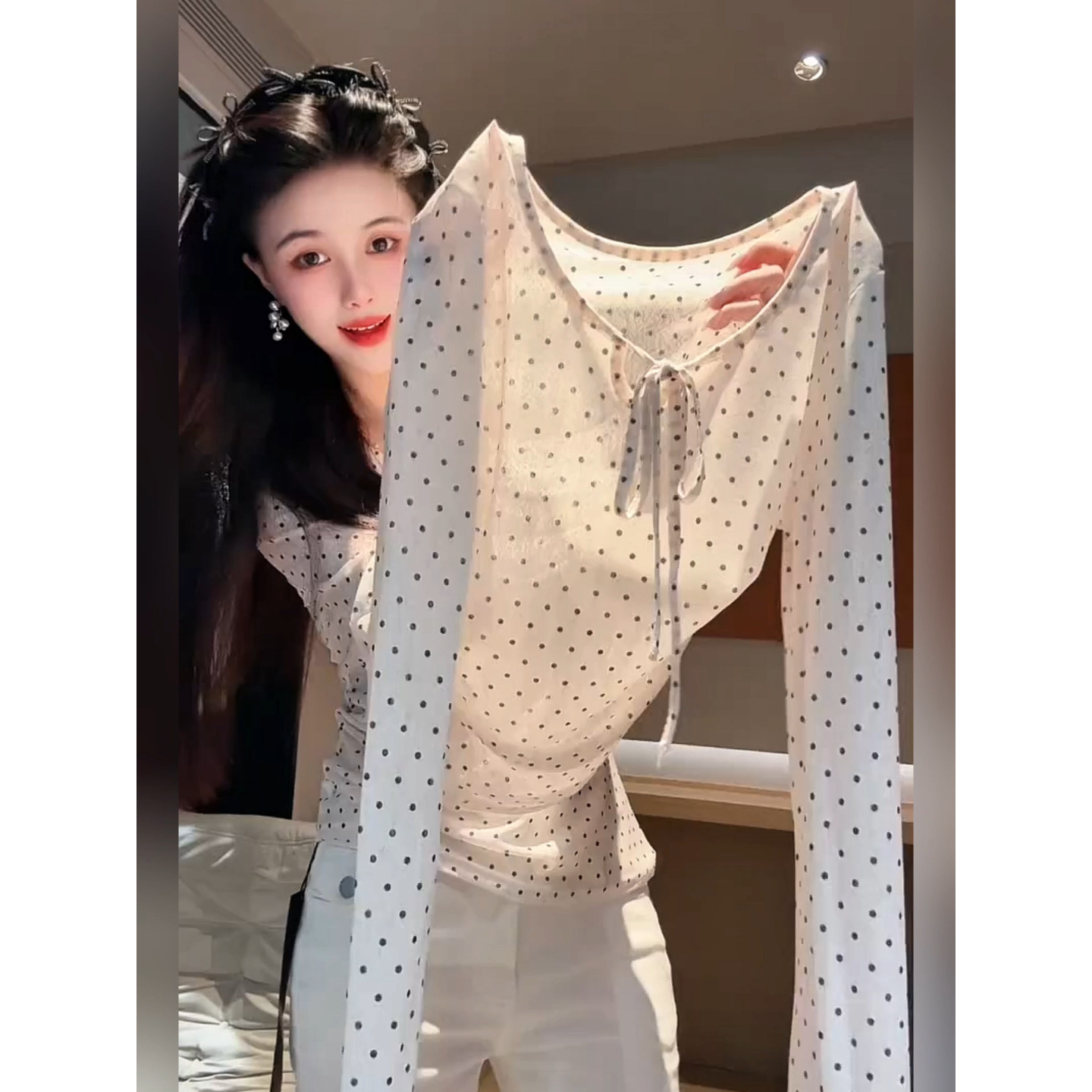欧洲站杏色波点长袖系带打底衫女早秋新款温柔风修身显瘦气质上衣