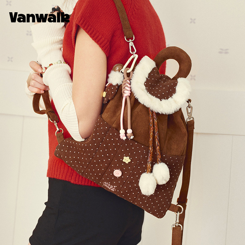 VANWALK/出走小众设计毛绒双肩包