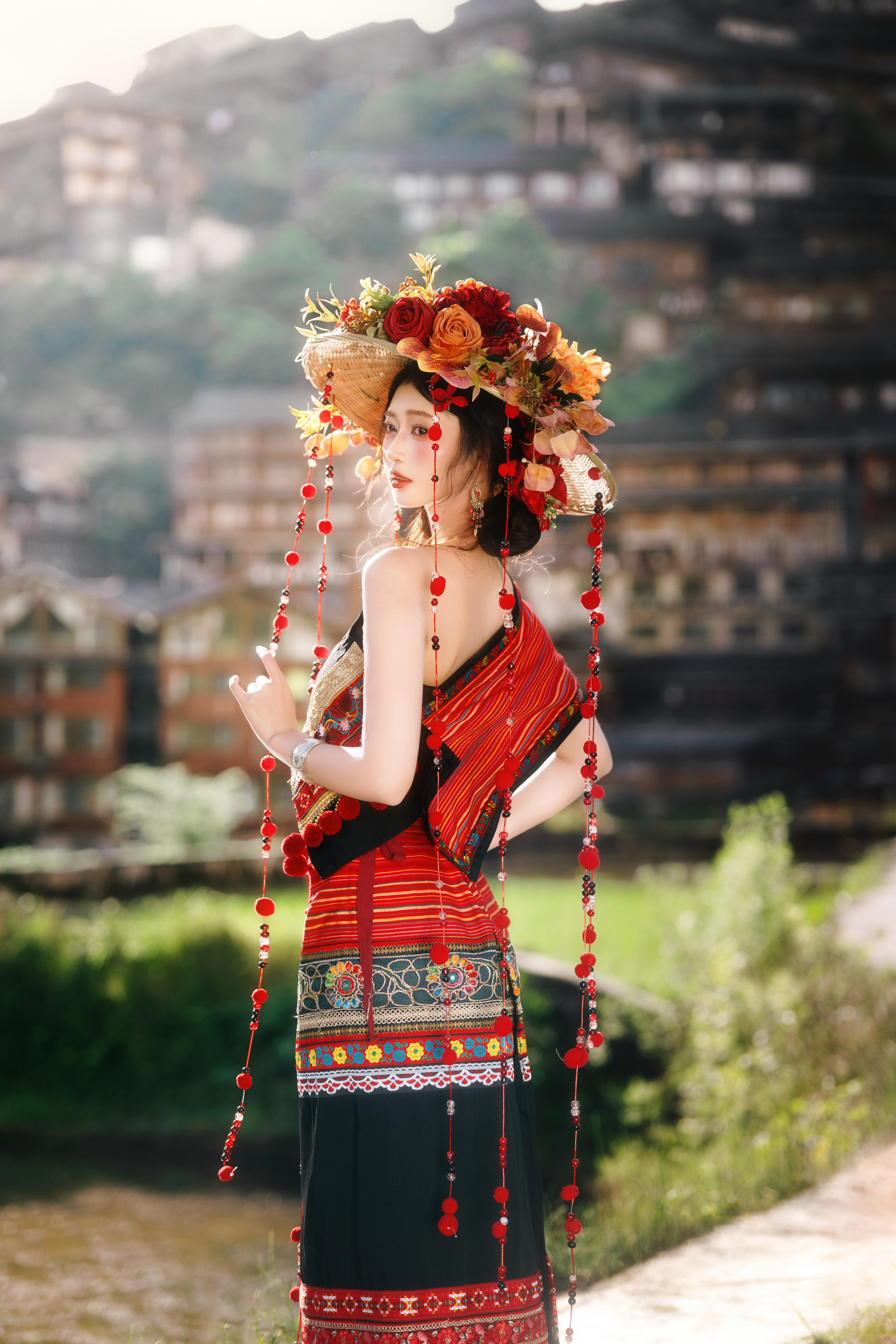 布朗族夏季服装短款傣族苗疆少女少数民族服饰摄影旅拍写真演出服