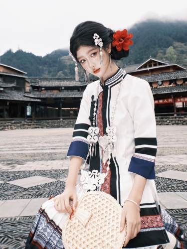 彝族服装凉山彝族服饰套装云南旅拍火把节写真少数民族赛诺服装
