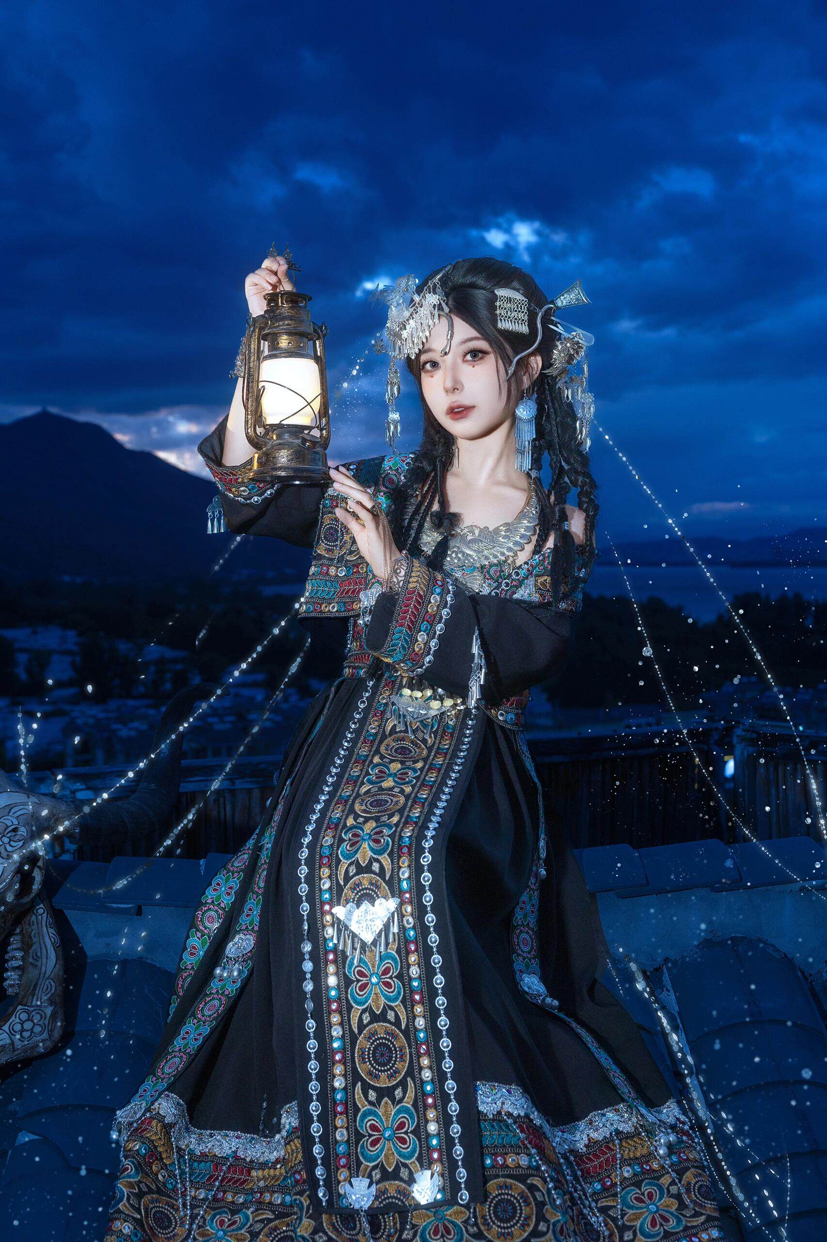 苗族女装女苗疆少数民族苗族少女服装土家族套装旅拍写真爆款摄影