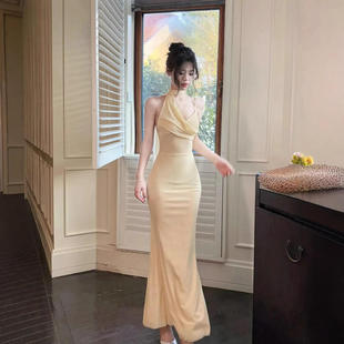 显瘦连衣裙御姐辣妹海边氛围绝美长裙 温柔甜美淡黄色吊带围脖修身