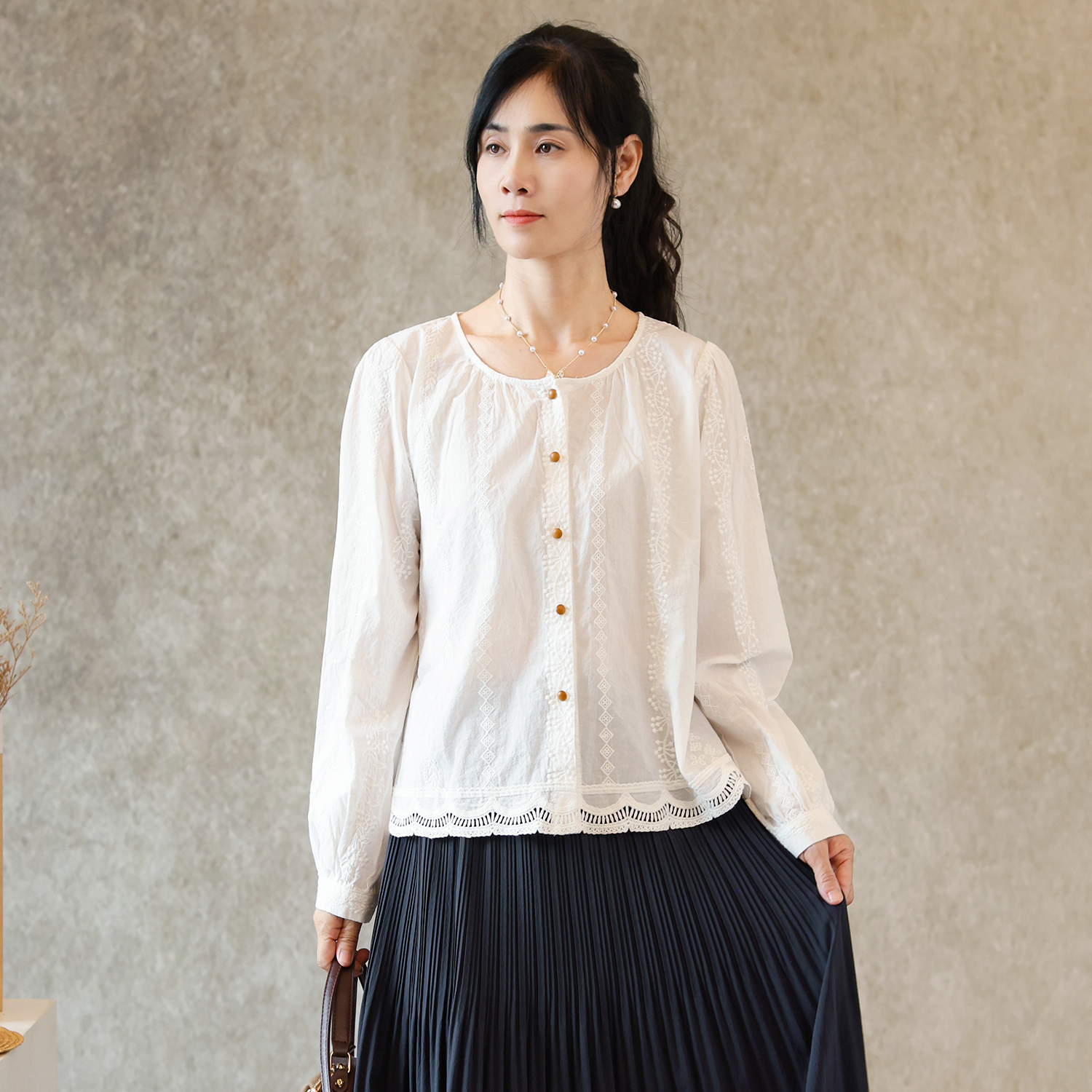 法式刺绣圆领衬衫秋季新款