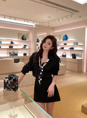 ueelook巴黎初熟野玫瑰~All black统 鳄yu纹真丝衬衫/半裙