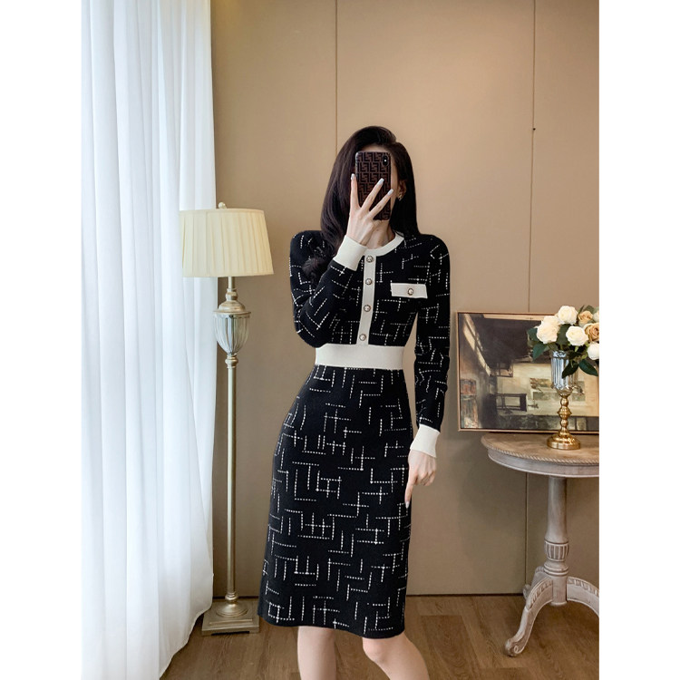针织连衣裙秋装女2024新款小香风气质时尚修身收腰内搭毛衣打底裙