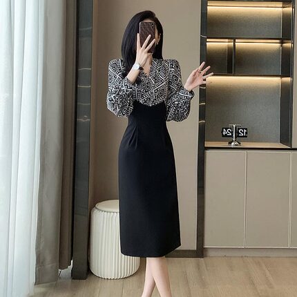 高级感复古印花拼接连衣裙女秋装轻熟风高腰显瘦v领气质长袖裙子