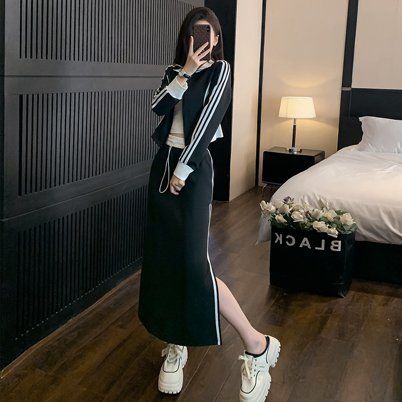 高级感休闲时尚套装女秋装气质减龄洋气运动卫衣高腰半身裙两件套