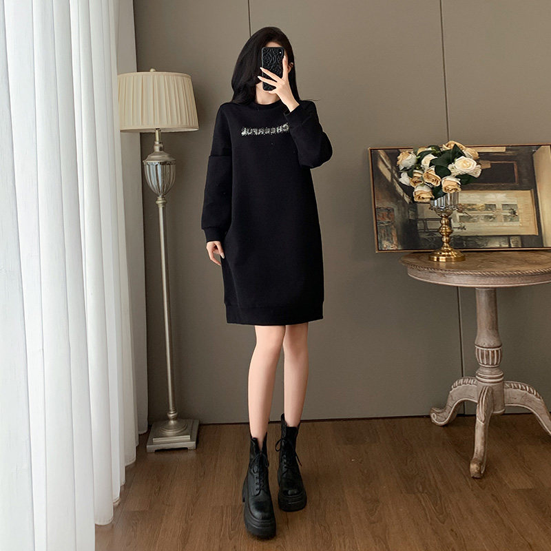 气质休闲运动连衣裙女2025秋装