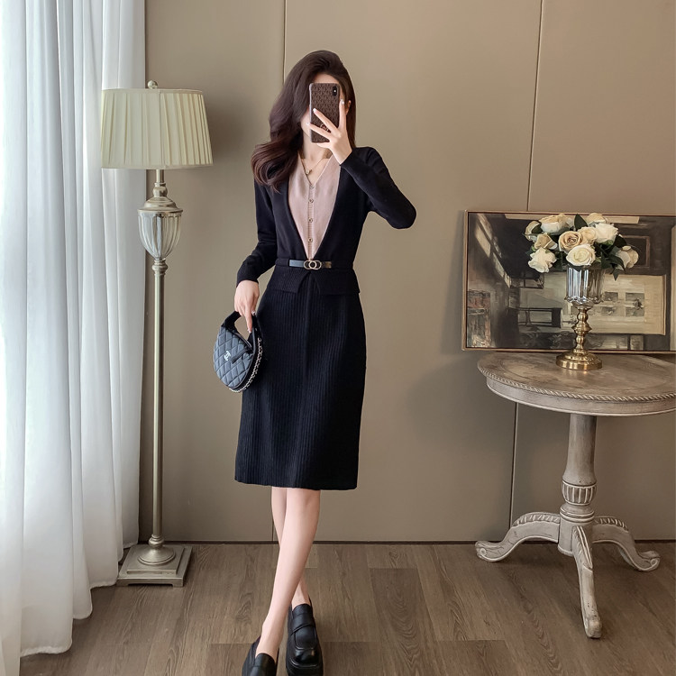 2024秋季新款针织连衣裙女高级感正式场合修身内搭打底收腰毛衣裙