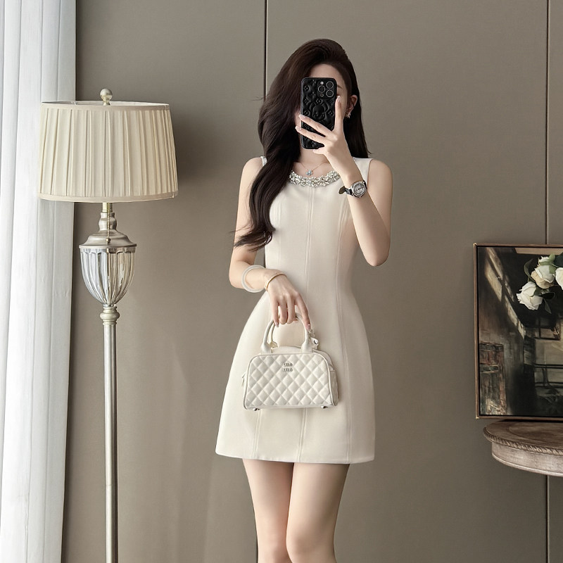 千金风重工钉珠连衣裙女轻奢无袖背心裙高级感小个子气质名媛显瘦