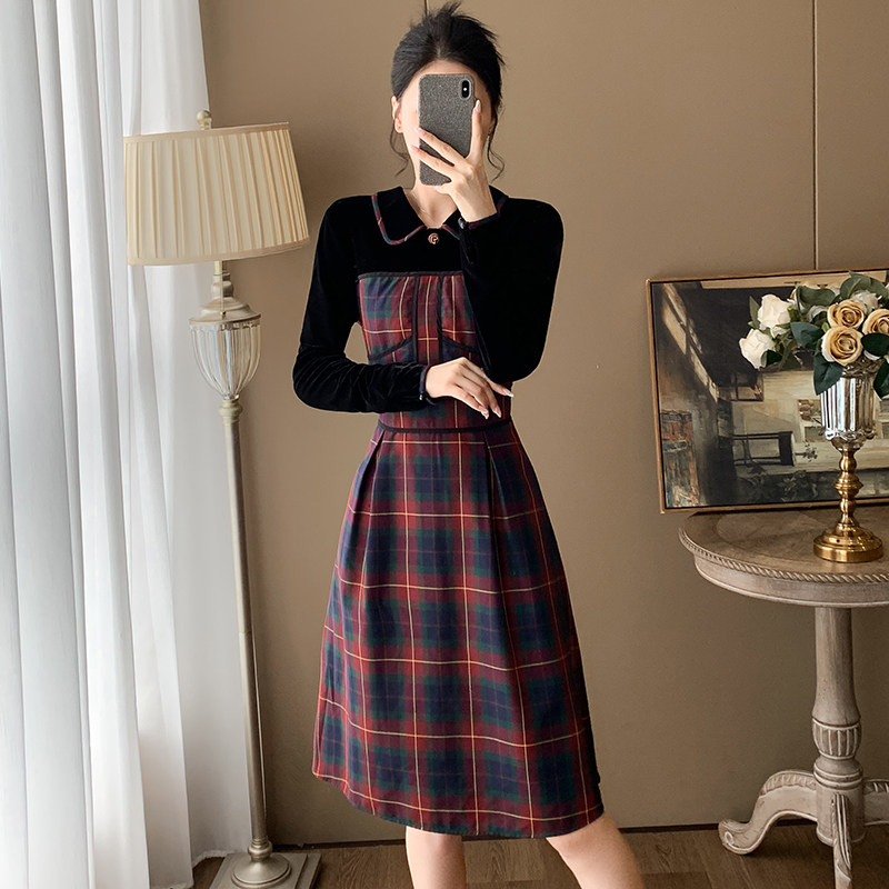 初秋装女款2024年新款气质显瘦高级感法式格子收腰显瘦气质连衣裙