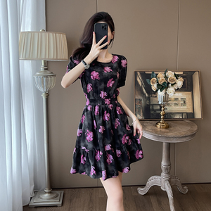 夏季气质碎花小个子短款时尚裙子复古法式小众收腰修身连衣裙女装