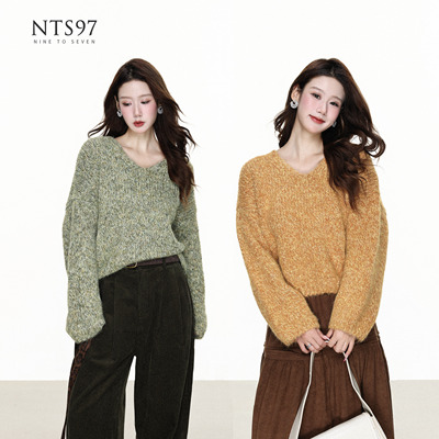 多色雪花灯笼袖宽松v领套头毛衣