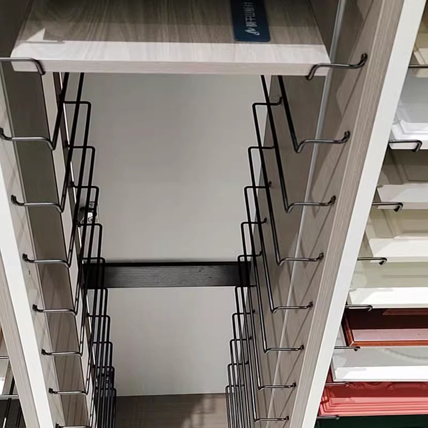 样板展示架柜门钩子广东图片