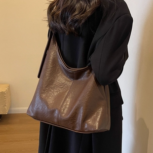 复古通勤大容量包包女2025新款质感软皮单肩包简约百搭斜挎托特包