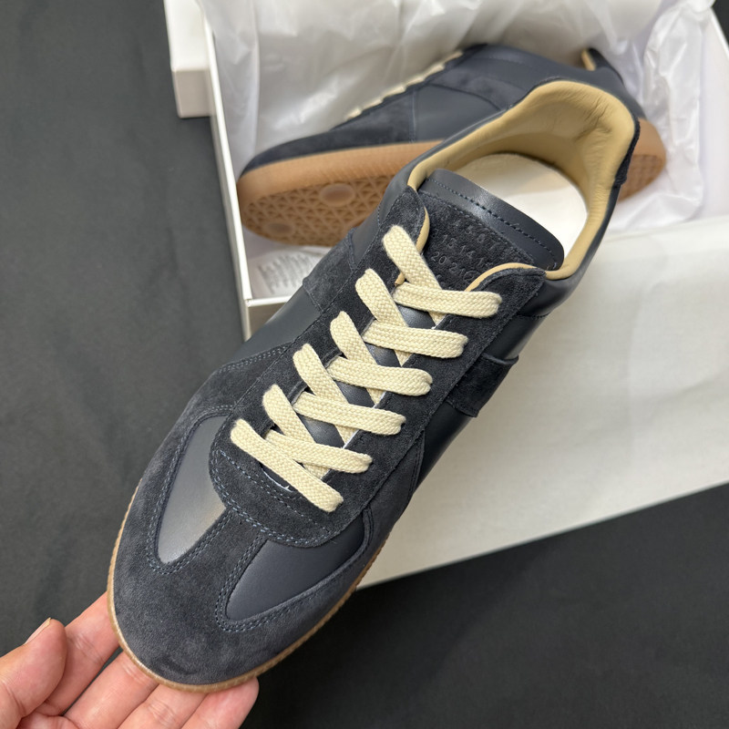 thumbnail for German training shoes retro versatile leather small white shoes 2024 new red flat spring summer sports casual board shoes for men and women
