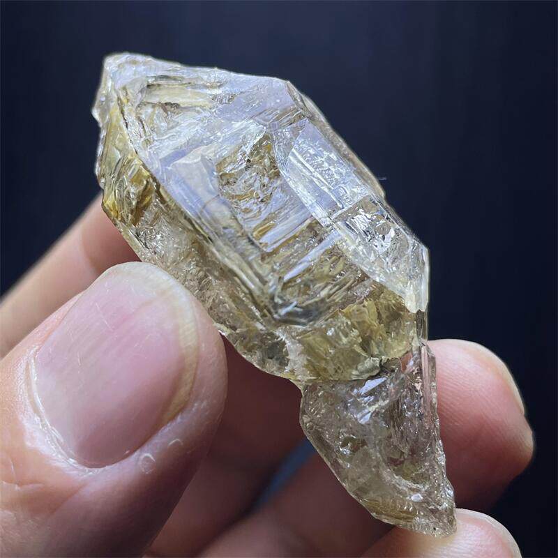 천연 파키스탄 노란색 네일 창 해골 크리스탈 원시 돌 장식 세미 귀중한 미네랄 크리스탈 표본 이상한 돌